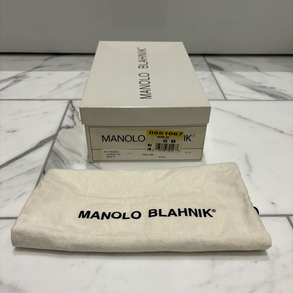 Manolo Blahnik Patent Leather Pumps Size EU 35 US 5B, 3 Inch Heels - Picture 10 of 12